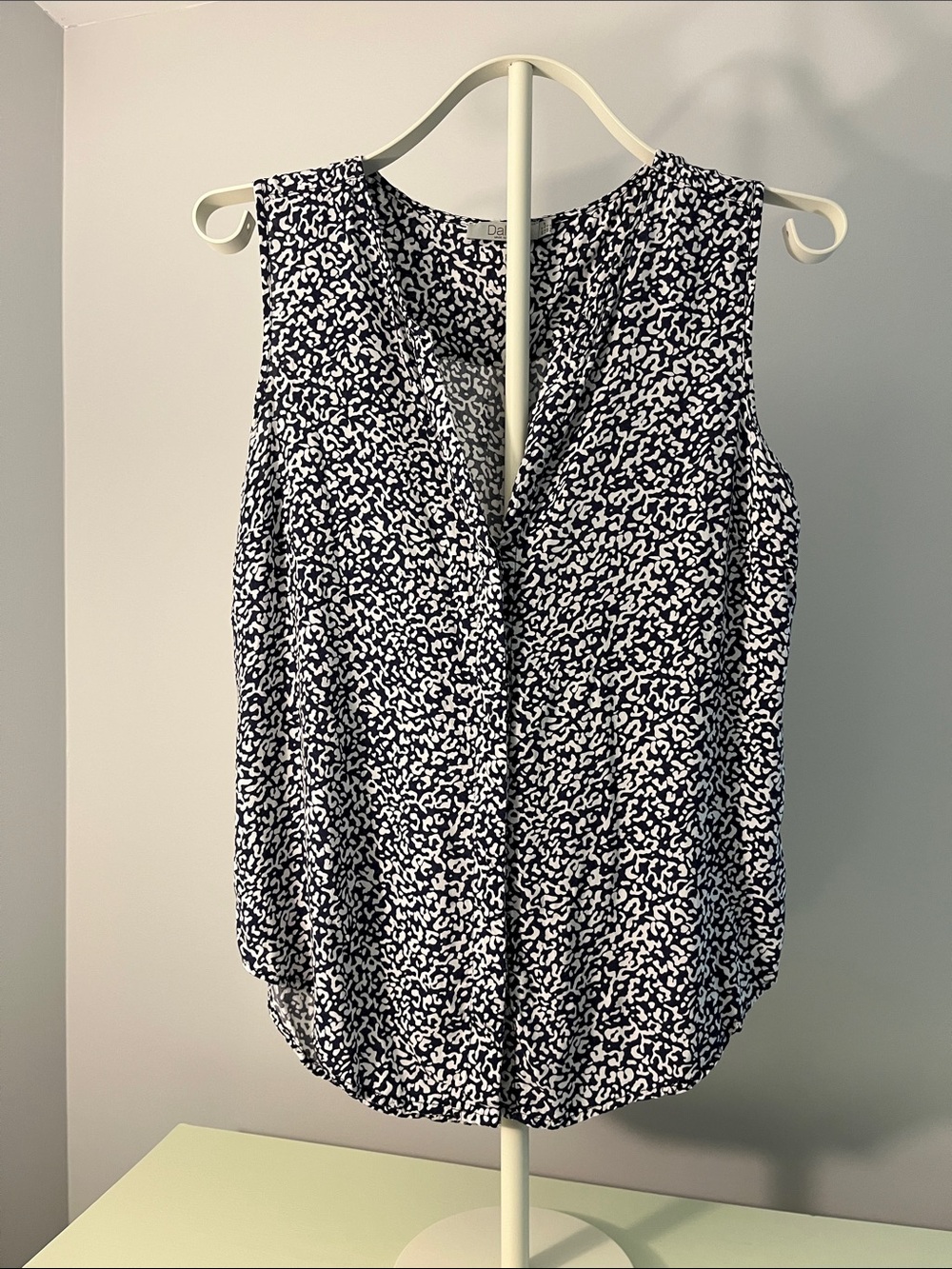 Dalia Sleeveless V-Neck Camisole - Black & White